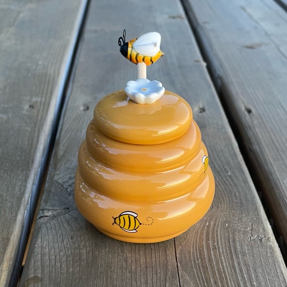 Joie Honey Miel Ceramic Beehive Shaped Honey Pot with Dipper - Picture 3 of 8